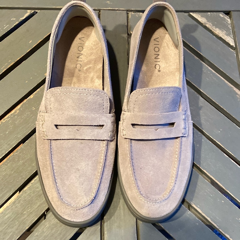 Vionic women’s suede loafer, grey, size 8.5